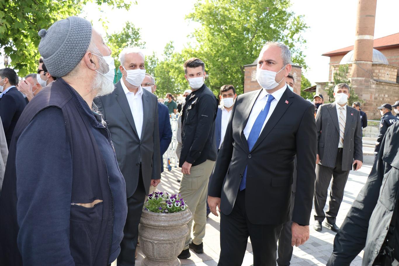 Ahmet Tekdal dualarla son yolculuğuna uğurlandı